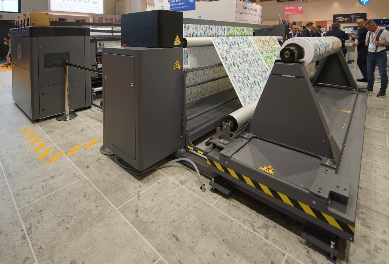 HP Latex 3800 wide-format roll-to-roll printer
